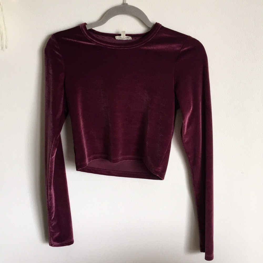 Long sleeve velvet crop top
